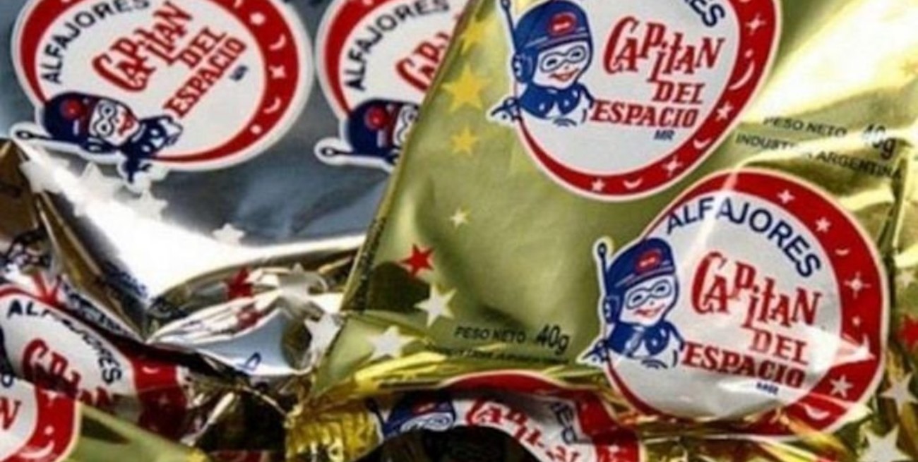 Después de 59 años deberán sacar al Capitán del Espacio de los alfajores