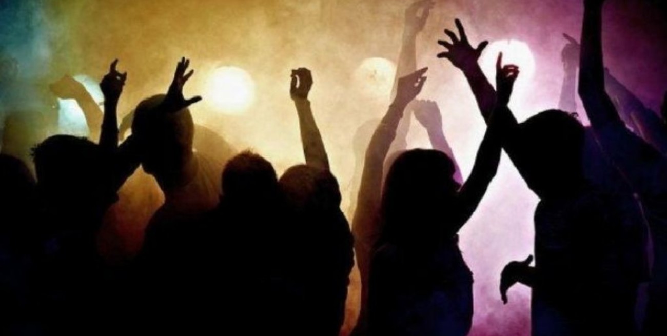 Cumple prisión domiciliaria y armó una fiesta clandestina en su casa en Chivilcoy