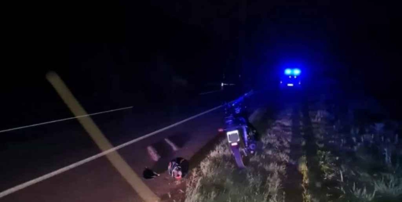 Accidente fatal: un camionero chocó a un motociclista y fue detenido tras darse a la fuga