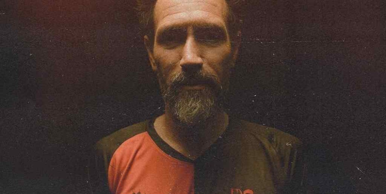 "En el nombre del padre": la nueva camiseta de Colón en homenaje a Eduardo Domínguez