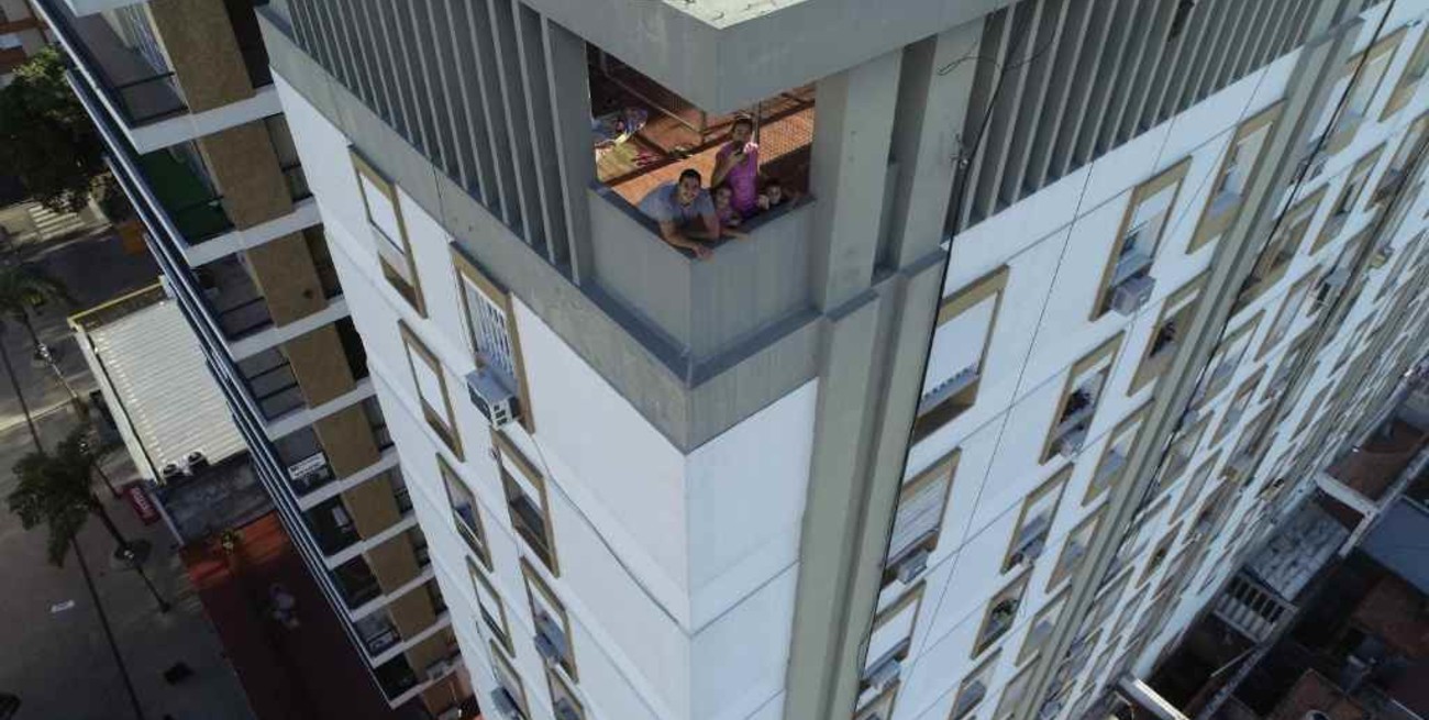 Del "chupete electrónico" de las pantallas a la necesidad de una crianza respetuosa  