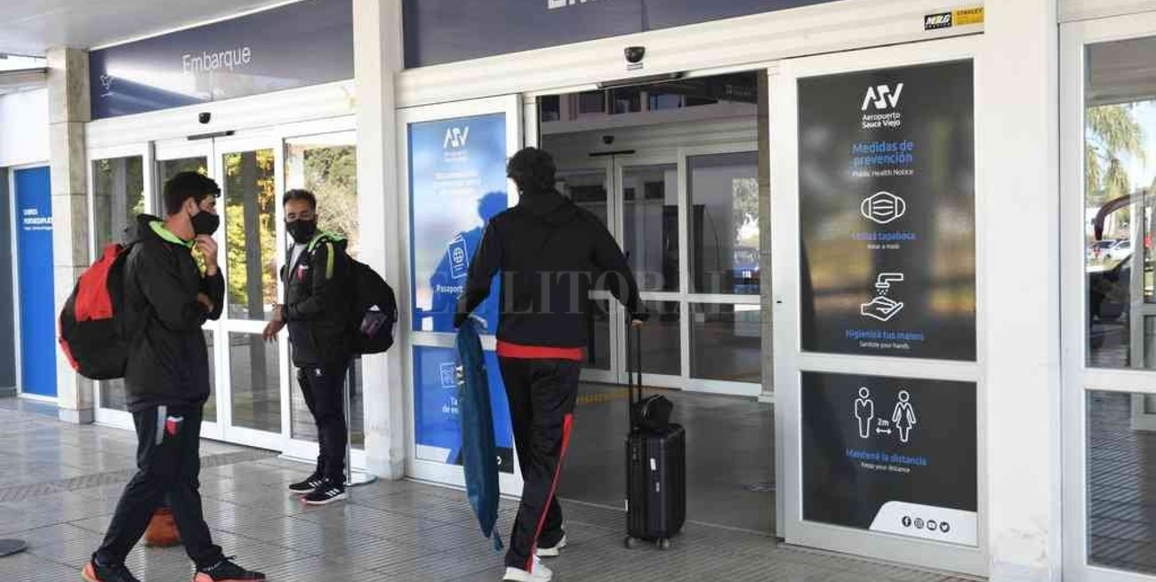Colón lleva la Primera y la reserva en avión a "Mardel"