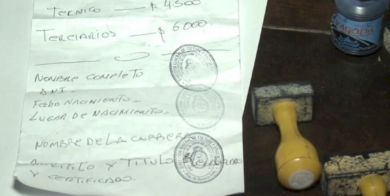 Detuvieron a 8 personas que hacían títulos truchos