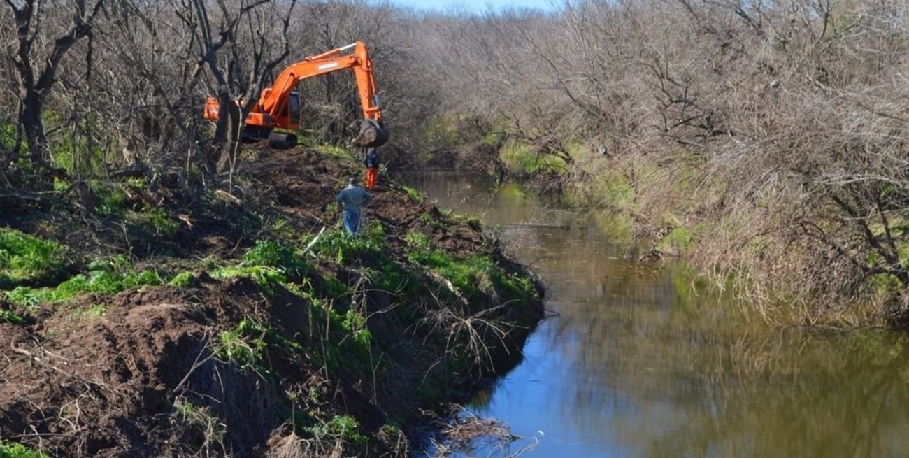 Realizaron trabajos de emergencia en el arroyo El Ceibo de Victoria