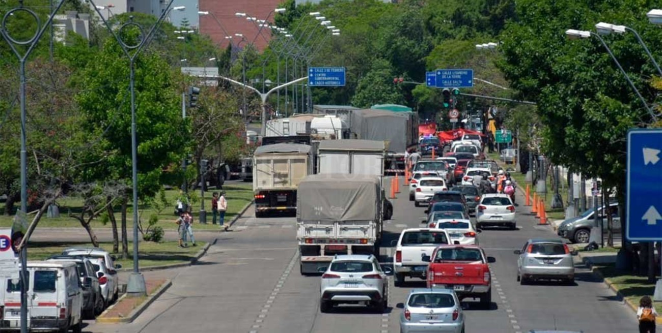Protesta  y caos en el tránsito del centro de la ciudad de Santa Fe