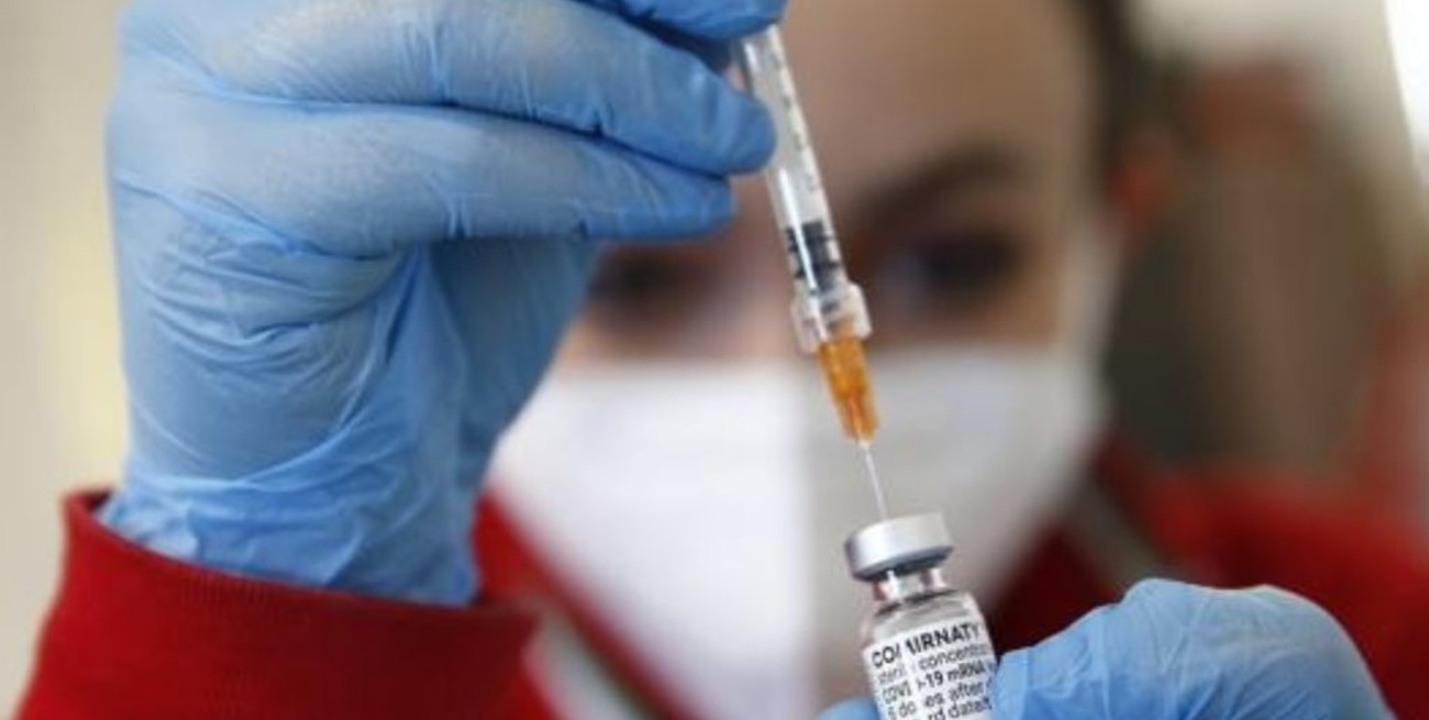 Un italiano intentó evadir la vacunación contra el Covid con un brazo de silicona