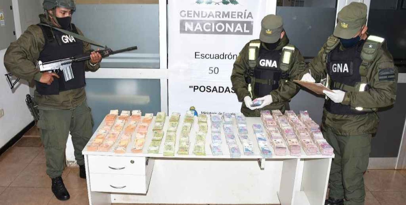 Viajaba a Corrientes con más de tres millones de pesos ilegales en su camioneta