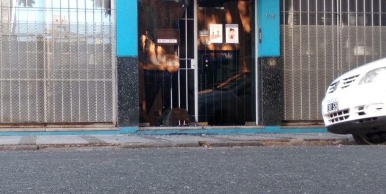 Balearon el frente de una sede sindical en Rosario
