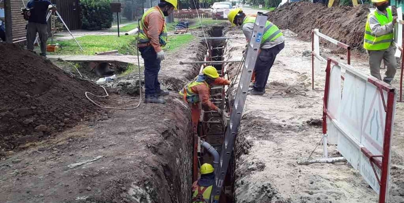 Comenzó la expansión del servicio de red cloacal en Funes