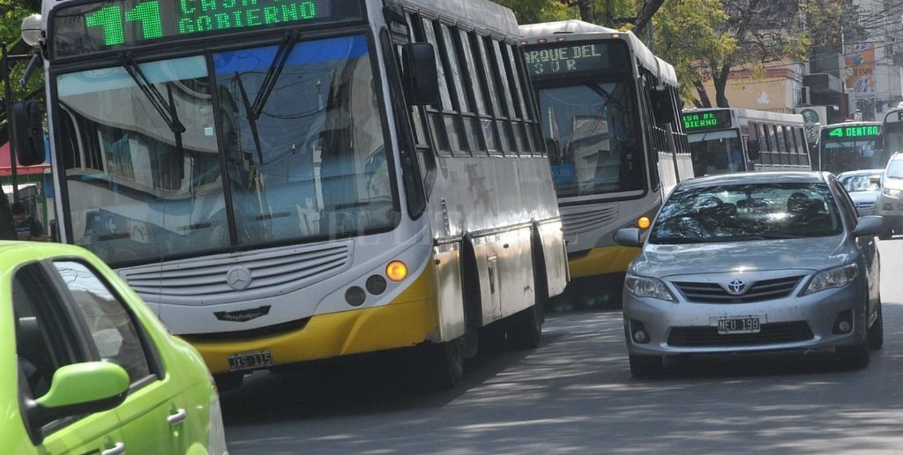 Colectivos: el Concejo congeló las tarifas, luego Corral anunció lo mismo por Twitter