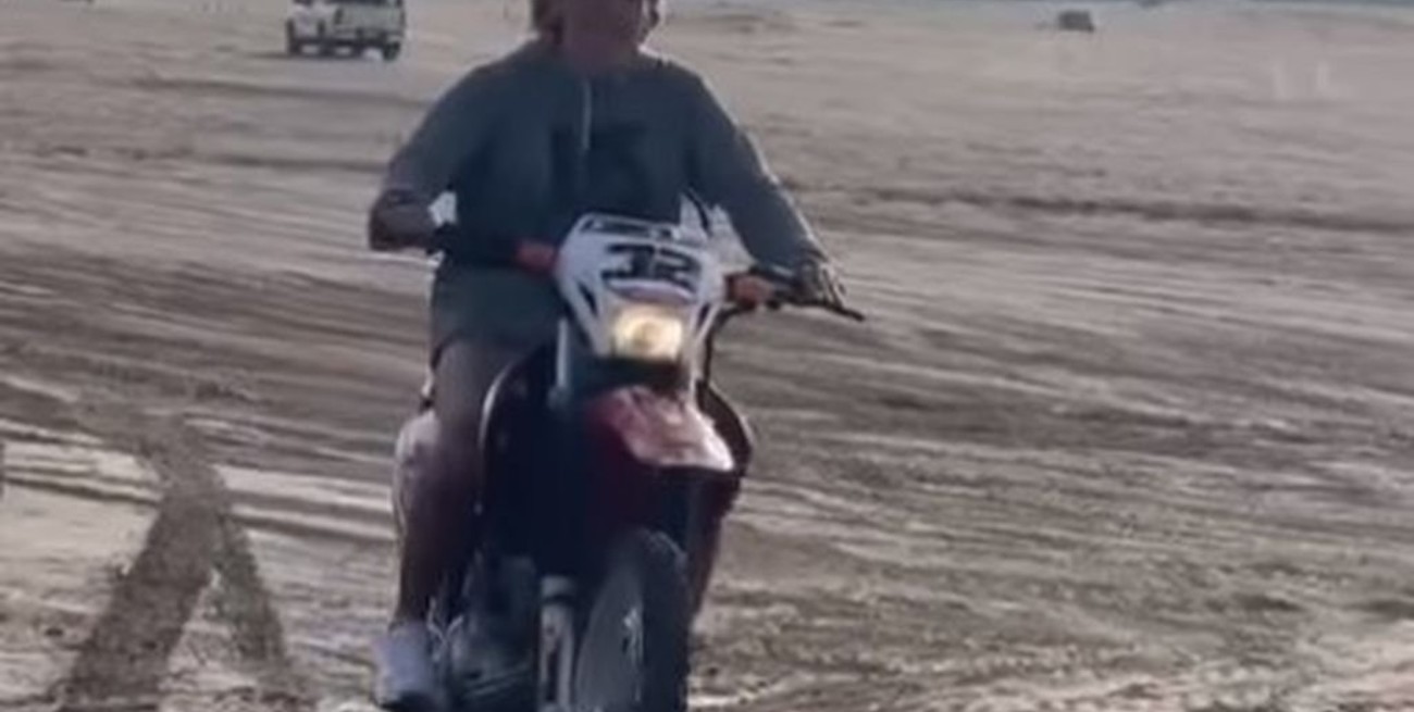 Cuestionaron a Rocío Oliva por conducir una moto sin usar casco