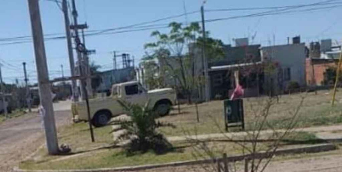 Corrientes: dos personas se "adueñaron" de una plaza y los vecinos se enojaron