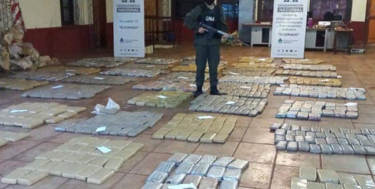 En Misiones: narcotraficantes abandonaron casi 800 kilos de marihuana