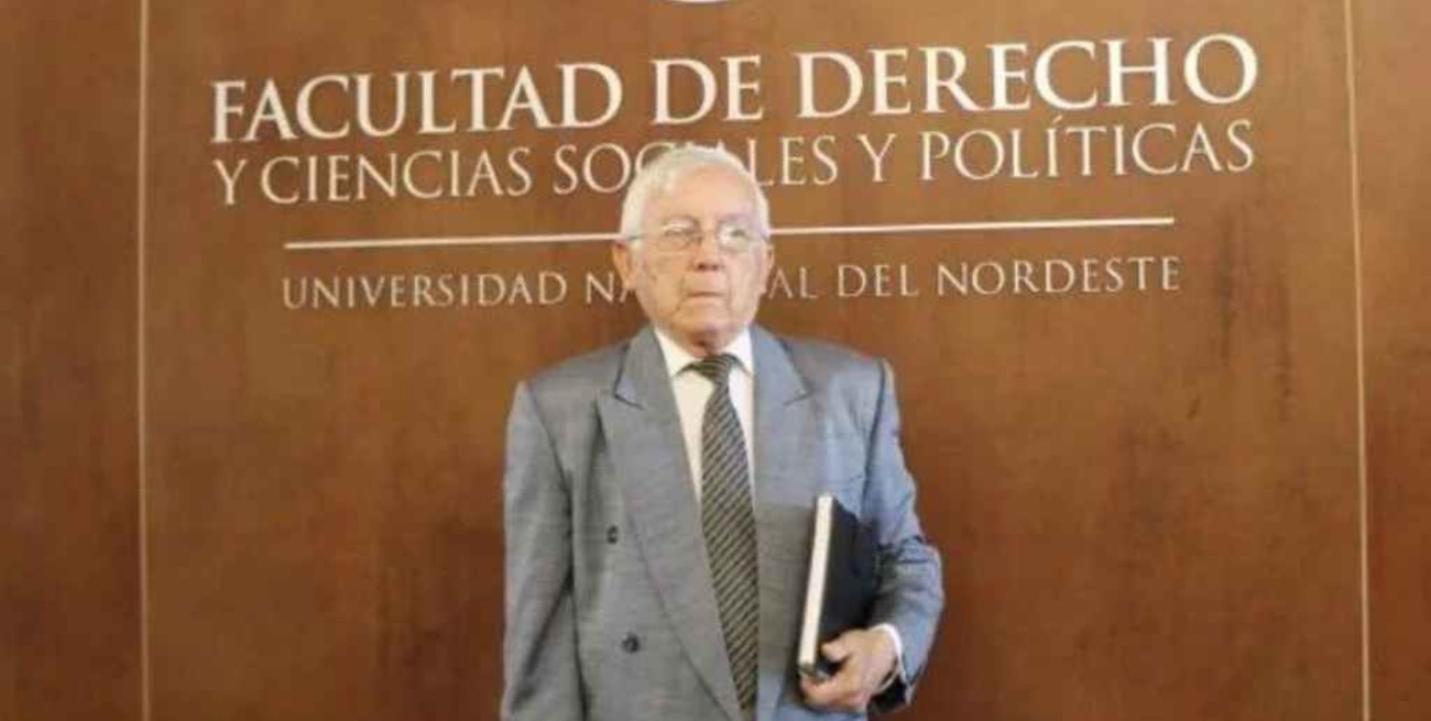 Un correntino de 83 años se graduó de abogado y afirmó que lo logró con "paciencia y perseverancia"