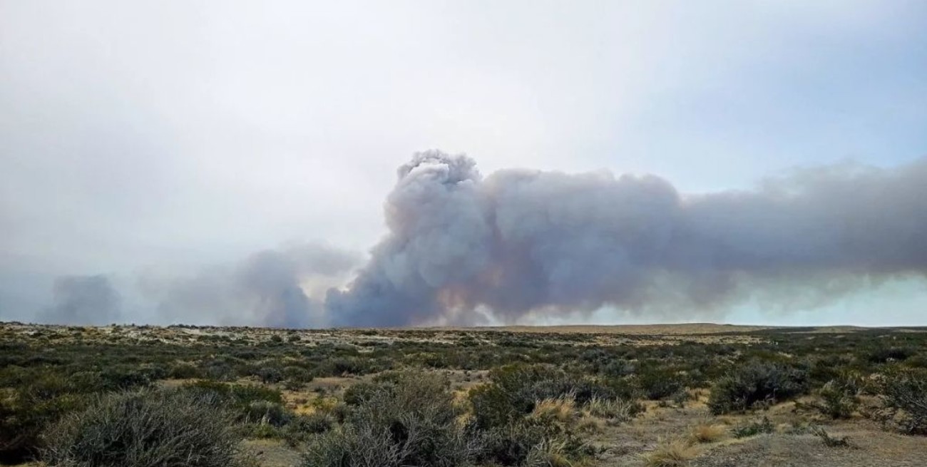 Por un incendio fuera de control se  cortaron las rutas de acceso a Puerto Madryn
