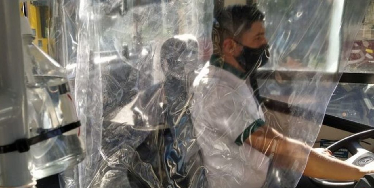 Un infectólogo pide retirar ventanillas de colectivos