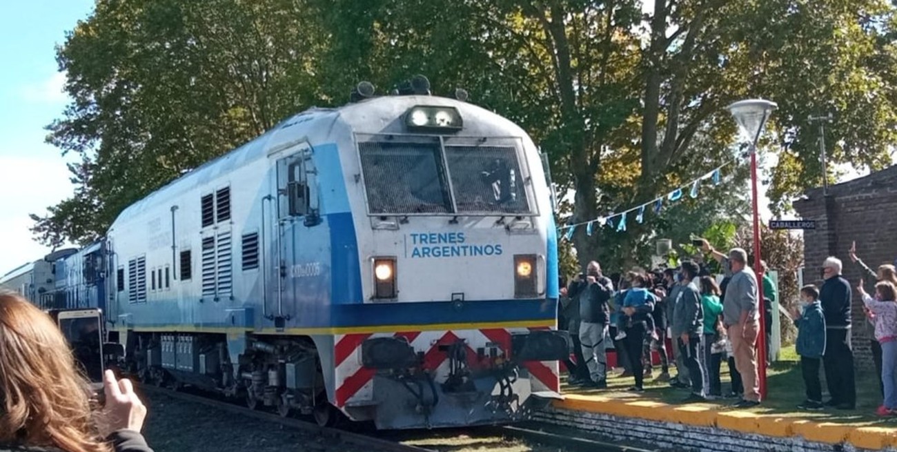 Histórico: el tren de pasajeros volvió a detenerse en la estación de Serodino