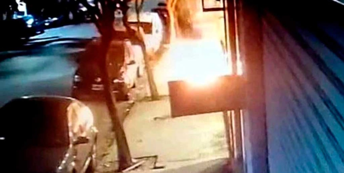 Bombas molotov contra Clarín: tendrían individualizados a los atacantes