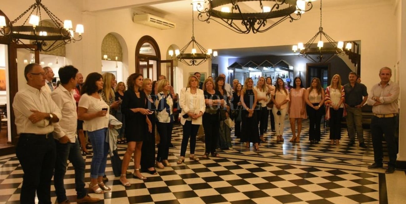 Abrieron una exposición de arte en el Lawn Tennis Club