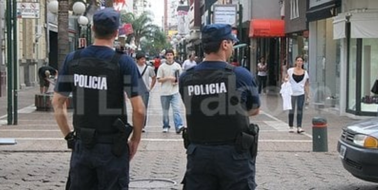 Anuncian un aumento de sueldo para la policía