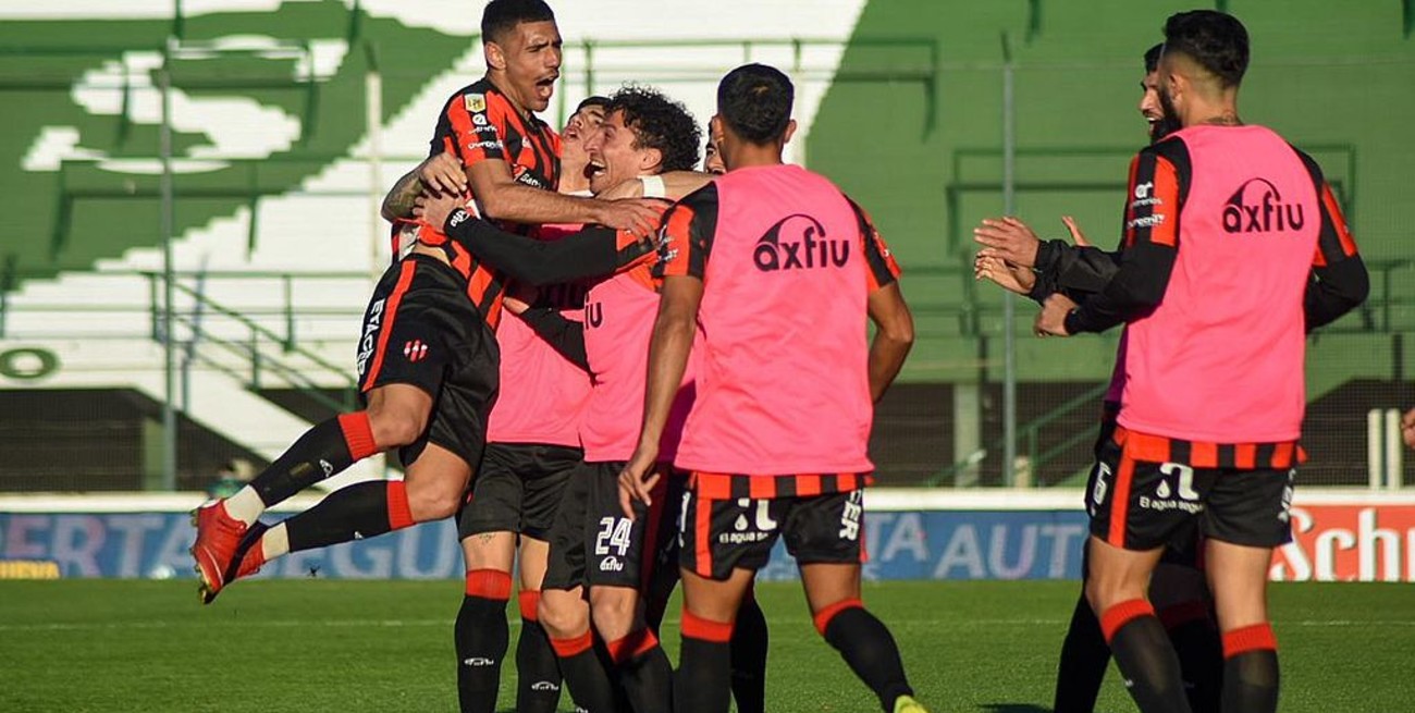 Patronato eliminó a Villa San Carlos y en cuartos de final será rival de Boca o River