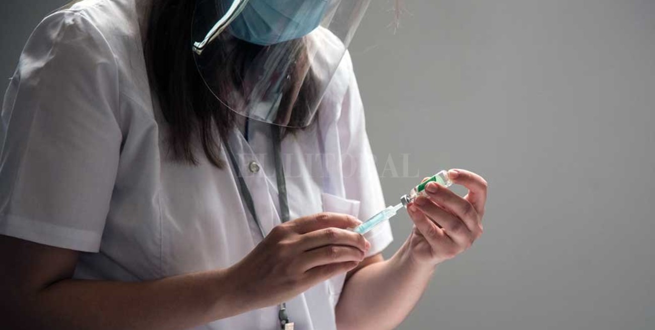 Docentes de Santa Fe en espera: aguardan la  llegada de vacunas desde Nación