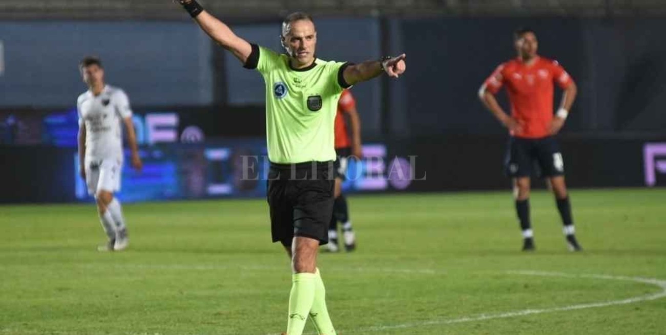 En Racing están que bufan por la designación de Diego Abal en el partido contra Colón