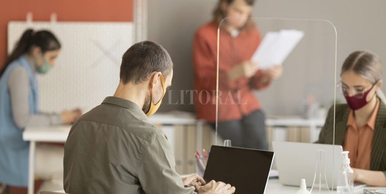 Cuándo pueden volver al trabajo los contagiados de covid y los contactos estrechos