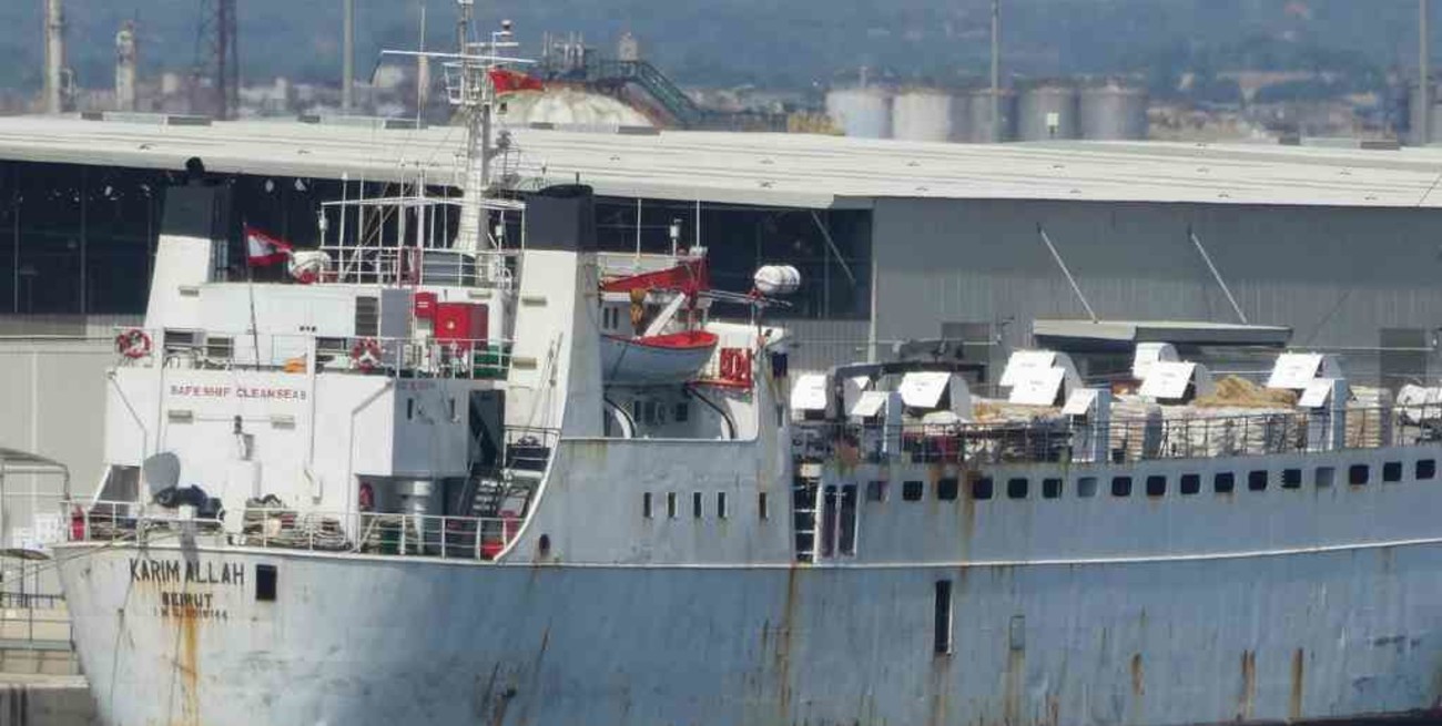 Buques españoles con 2.700 reses llevan dos meses atrapados en el Mediterráneo