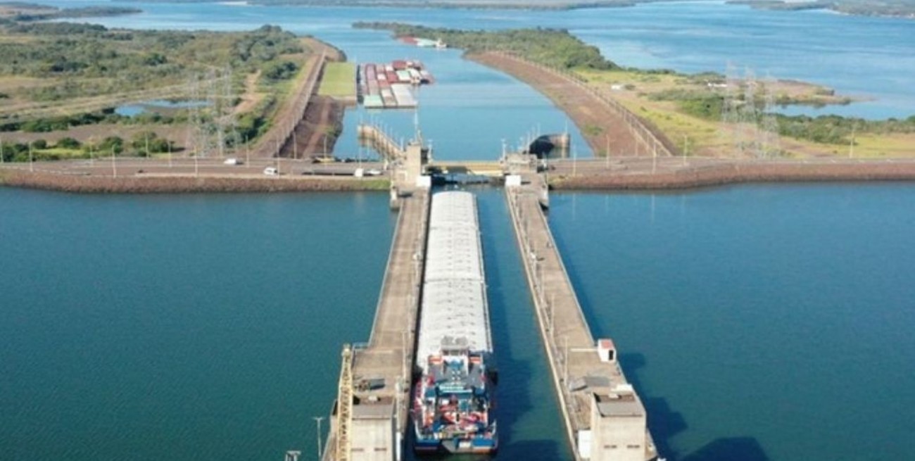 Suben artificialmente el caudal del Paraná para garantizar la navegación en Corrientes