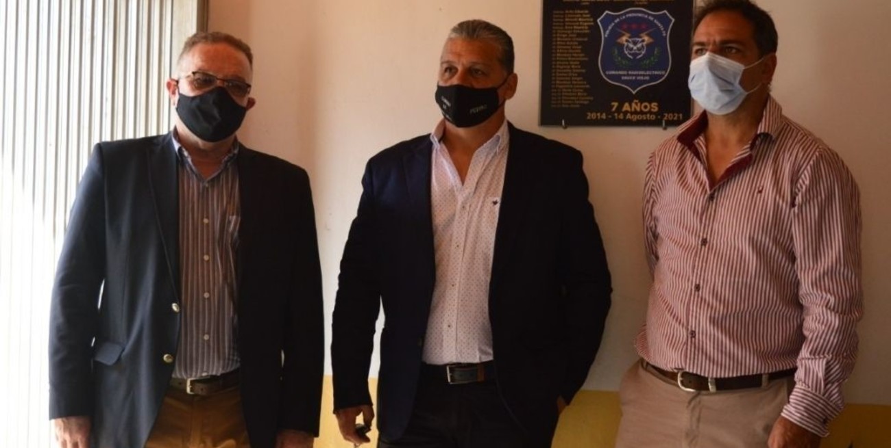 Uliambre firmó convenios por más de 4 millones de pesos con el Ministro de Seguridad