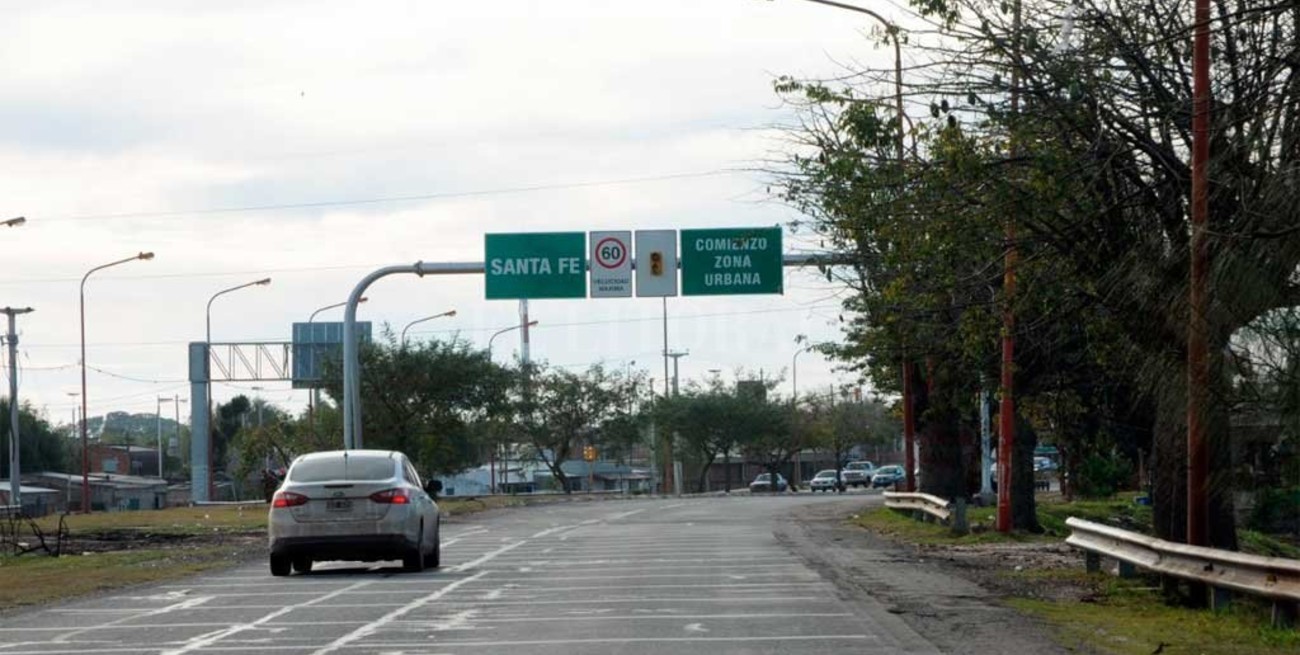 Piedrazos en el acceso oeste a la ciudad de Santa Fe dejaron un herido