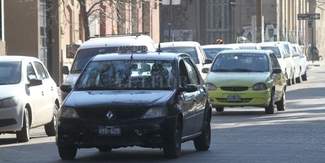 Solicitan una bonificación en impuestos para taxis y remises