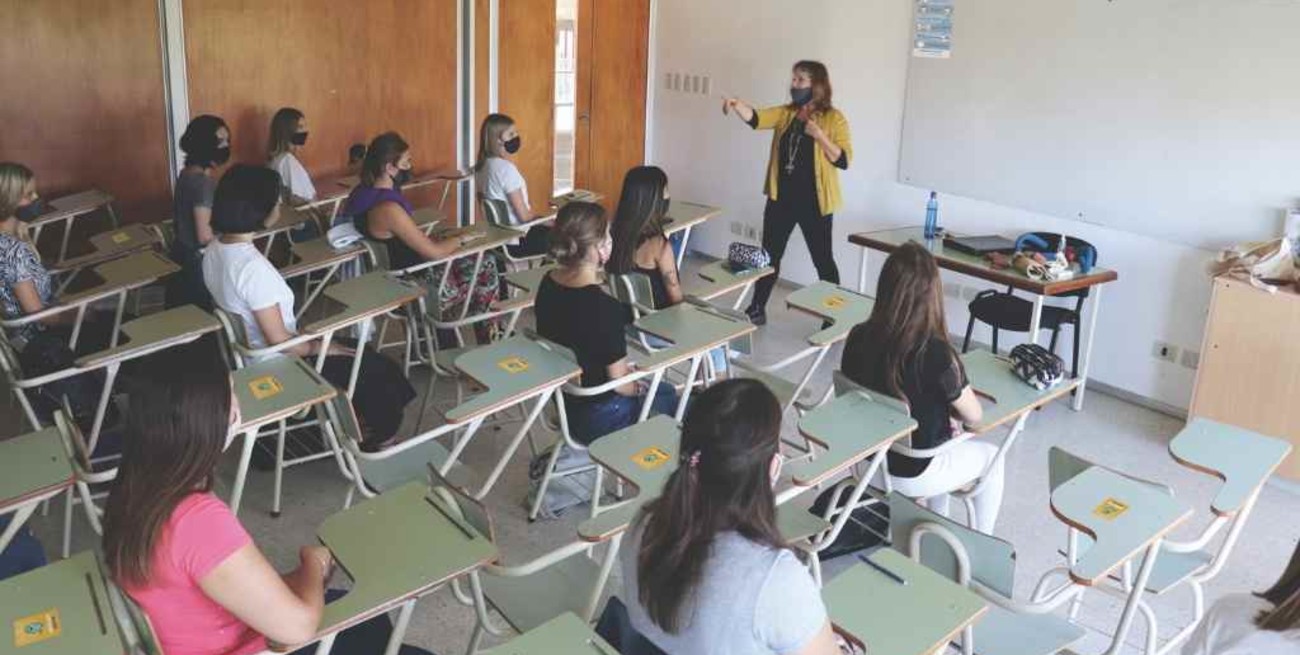 Docentes y alumnos de la UCSF regresaron a las aulas  