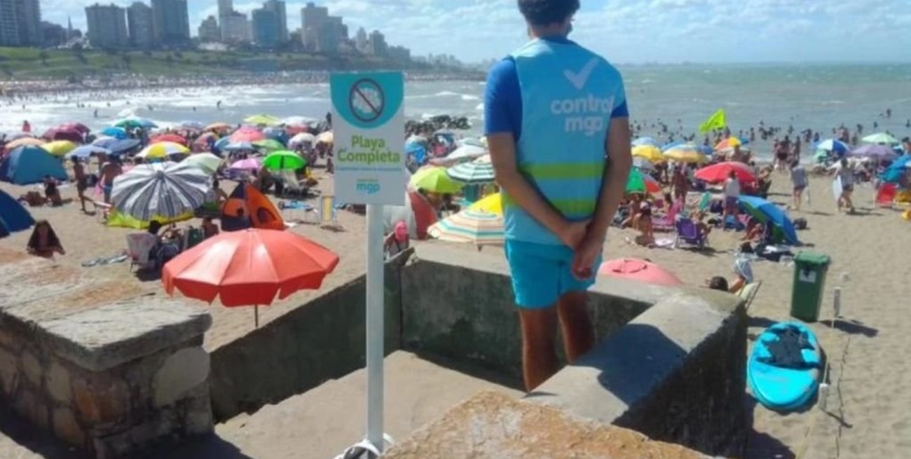Cerraron una playa en Mar del Plata por exceso de gente