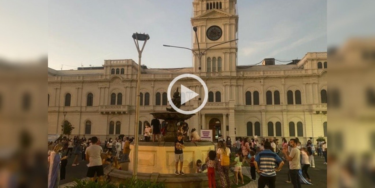 Nutrida manifestación por la suspensión de clases presenciales en Entre Ríos