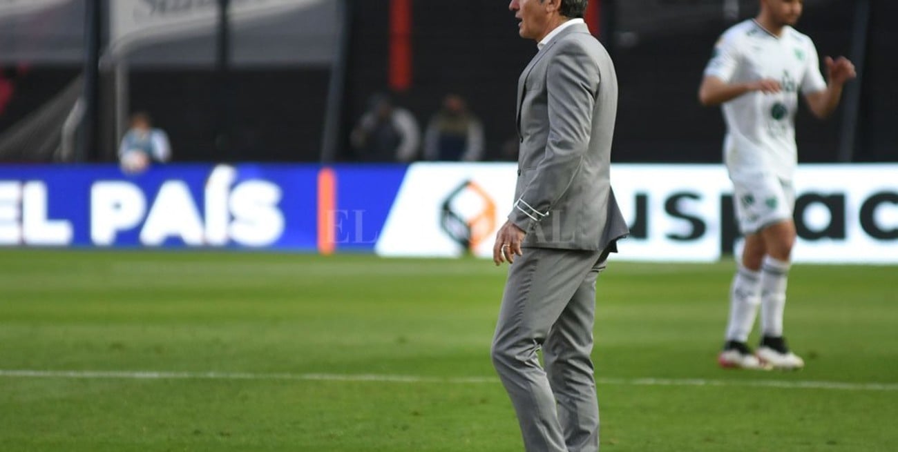 Mario Sciacqua dejó de ser el entrenador de Sarmiento