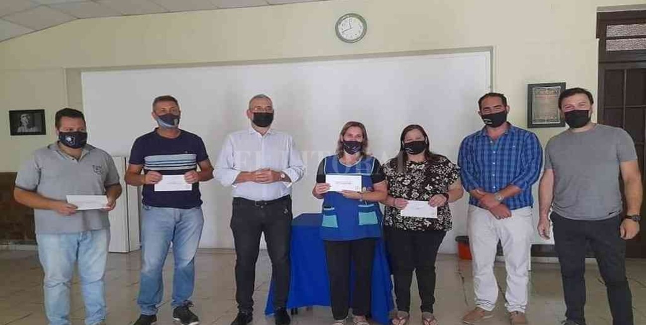 María Juana: Calvo entregó aportes para la clínica comunal Santa Juana