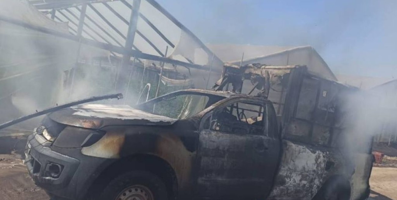 Video: impactante incendio de una ambulancia en Corrientes