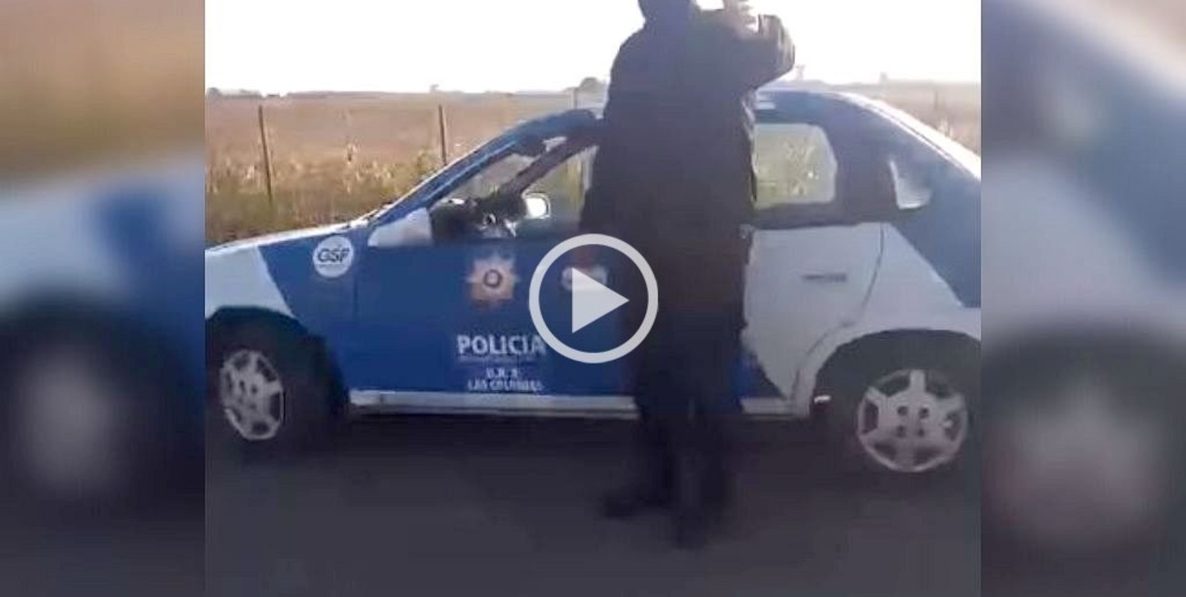 Video: caminaba solo por el medio del campo y un policía lo mandó a la casa