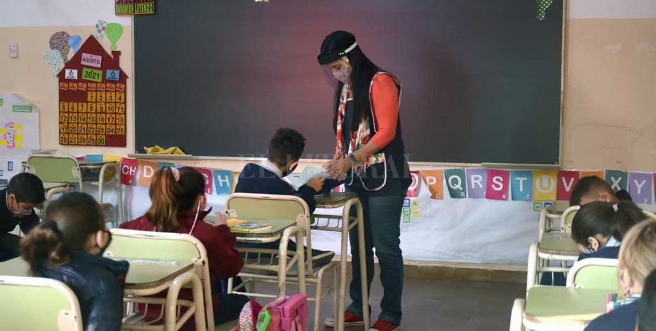 Docentes santafesinos, con mociones de apoyo y rechazo al aumento salarial