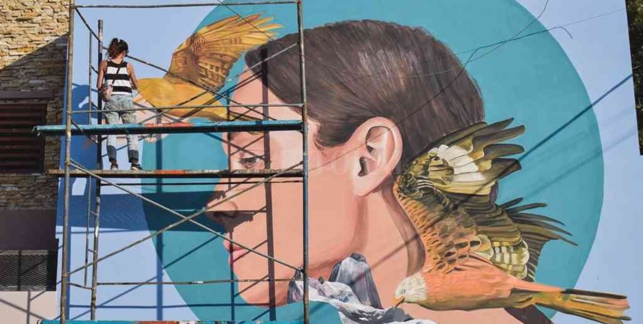 Artistas de todo el país pintaron murales urbanos en las calles de San Lorenzo