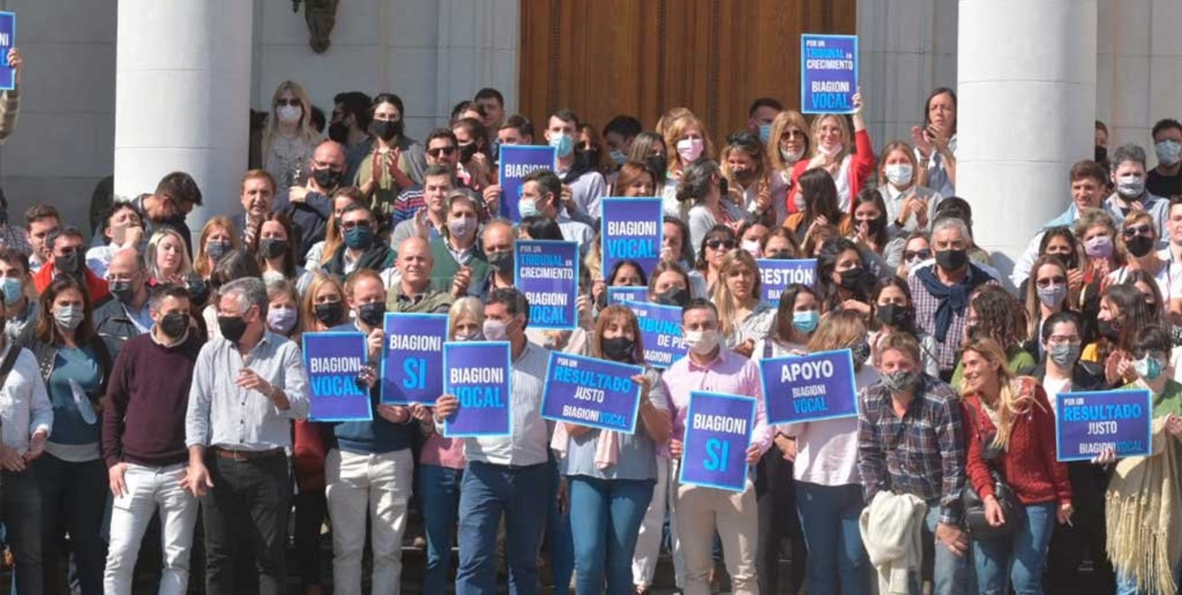Manifestación a  favor de Biagioni