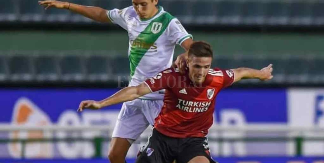 Con bajas importantes, River visita a Banfield en el sur