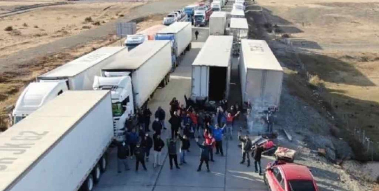 Los camioneros chilenos anunciaron el fin del bloqueo que mantenía aislada a Tierra del Fuego