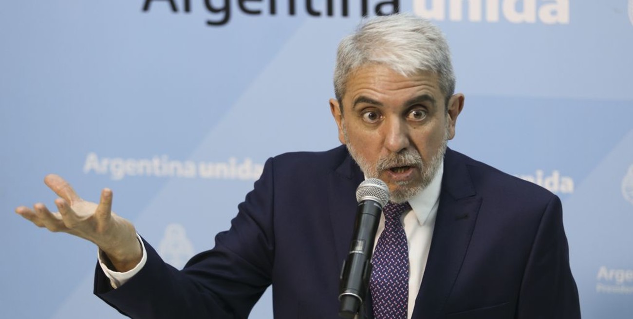 Aníbal Fernández: "En las fuerzas de seguridad hay estúpidos que actúan como mafiosos"