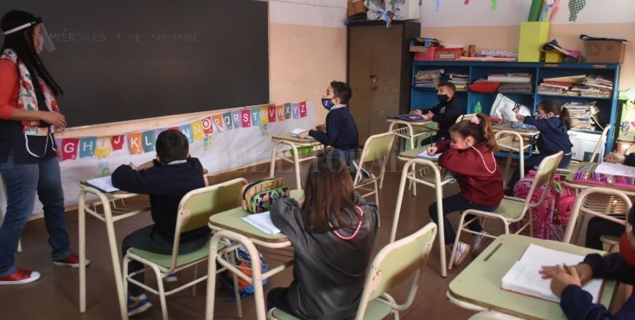 Gobierno insiste en que no llamará a docentes mientras haya paros