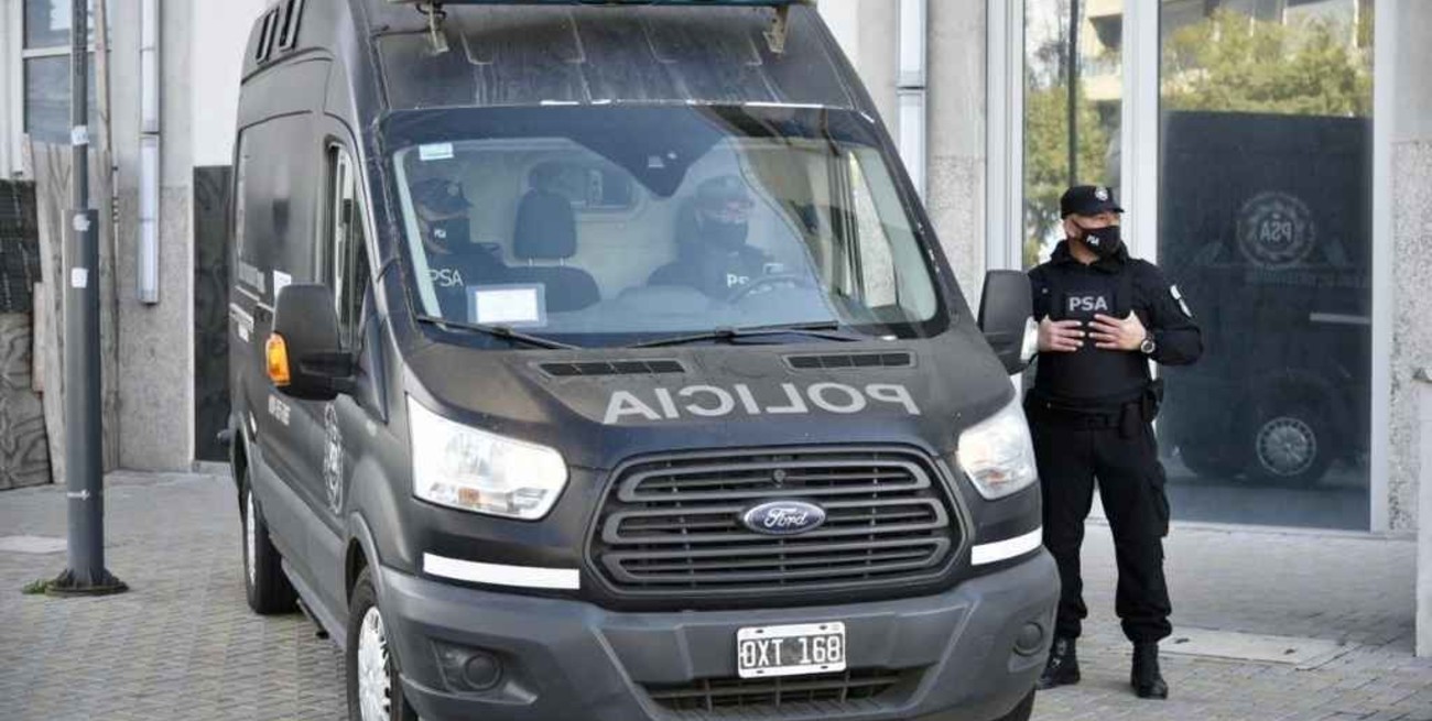 Allanaron la sede Rosario de la obra social de Camioneros