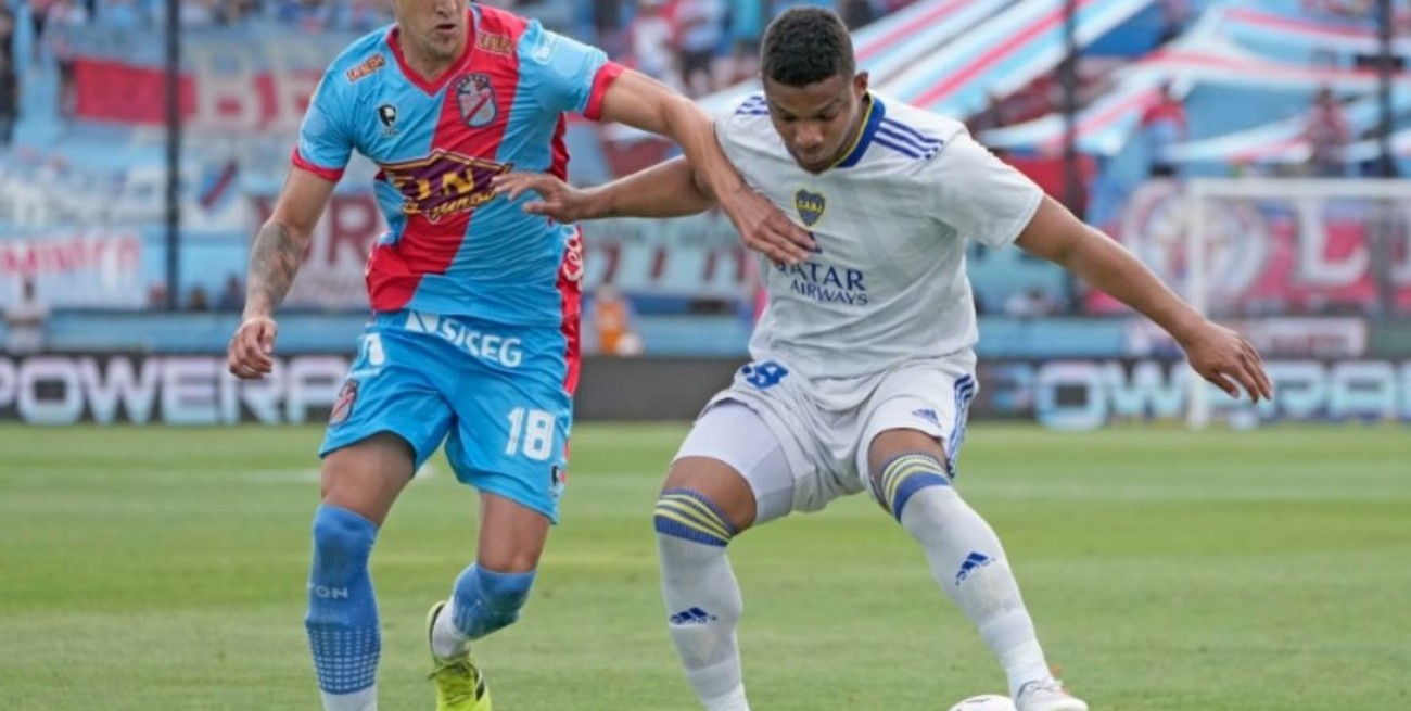 Video: disturbios entre policías e hinchas de Boca en la cancha de Arsenal