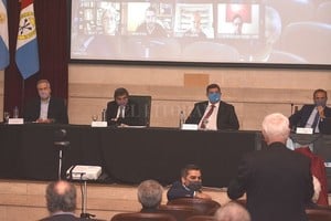 Guillermo Di Salvatore En el estrado estuvieron Jaime Perczyk, Secretario de Políticas Universitarias de Nación; Rodolfo Tecchi, presidente del CIN y rector de Unju; Enrique Mammarella, vice del CIN y rector de UNL; y Diego Molea, presidente del Consejo de la Magistratura nacional y rector de Unlz.